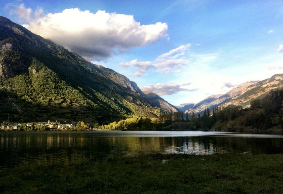 Bpirineos-Las Plazas Benasque Bagian luar foto